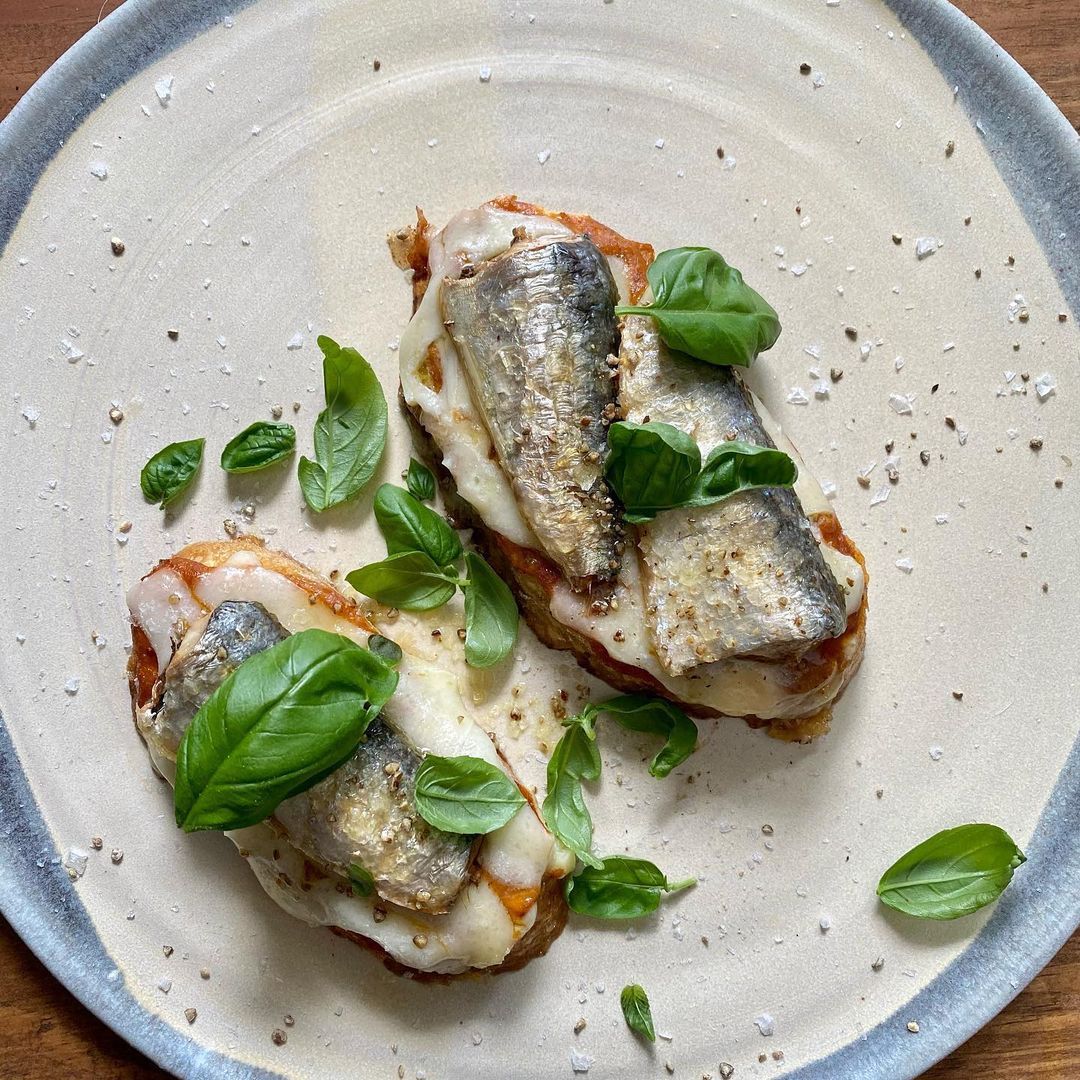 how to eat sardines
